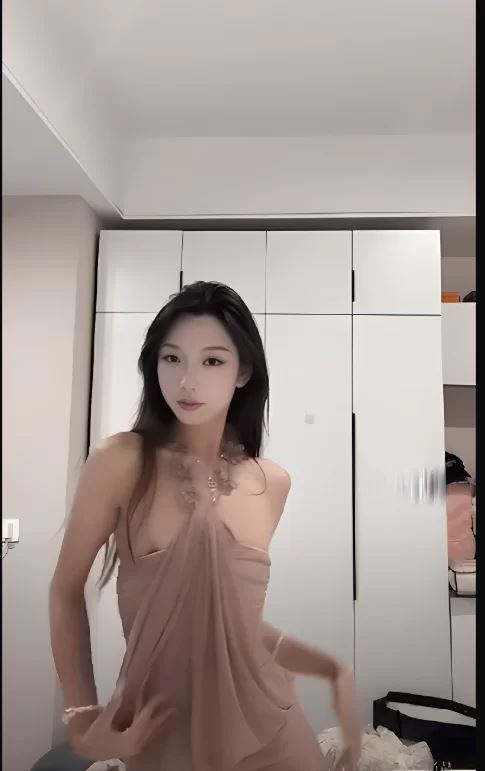 [自行打包]+抖音展示合集+记录多位网红直播闪现瞬间+若隐若现的...+[1v+390m][百度盘]